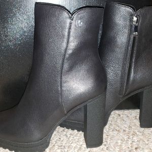 DKNY Tessi Slip-On Bootie size 7